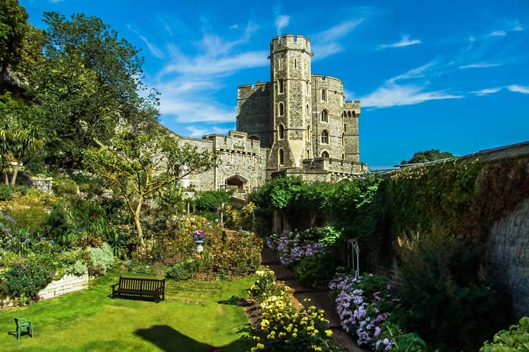 Lush gardens surround the Windsor Palace outer gates.