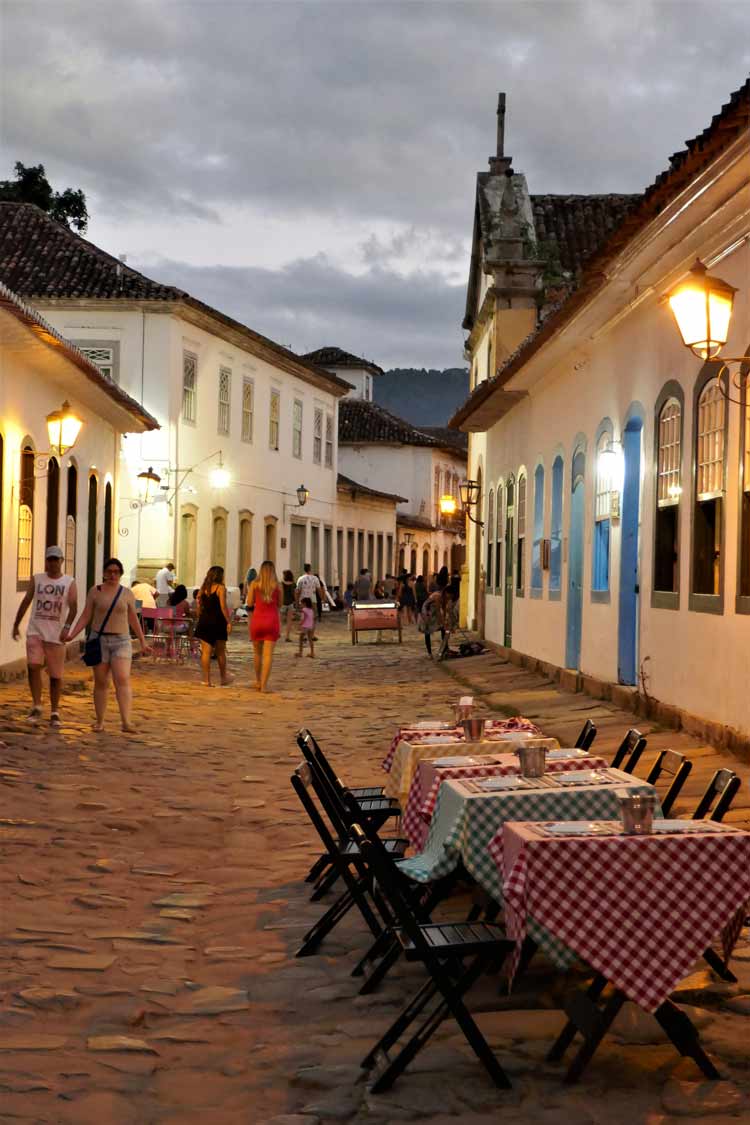 The backstreets of Ilha Grande. 