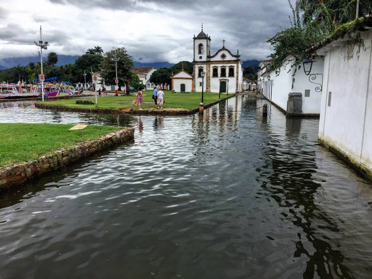 At certain times of the year, the tide comes in and makes Paraty a mini Venice with the streets covered with water. 