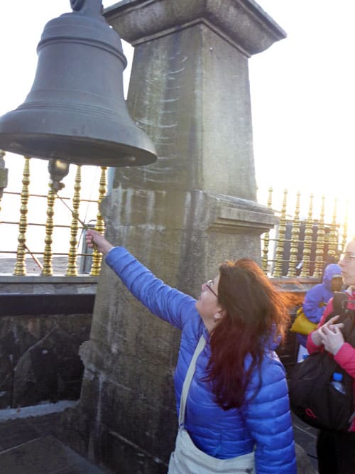 Ringing Buddhist bell atop Sri Pada to “wake yourself up.”