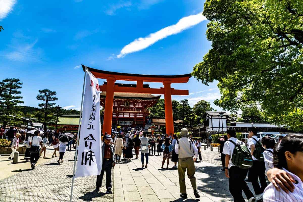 Tourists gathering at Shrine. Flickr Nobu3withfoxy