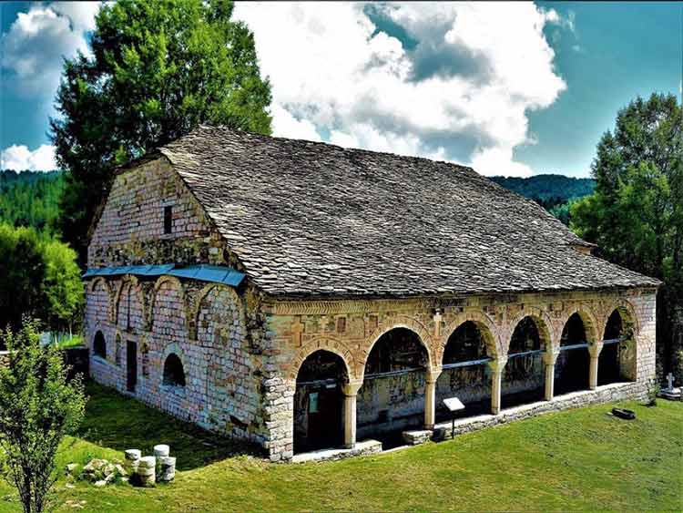 One of the many old stone buildings in Voskopoja, Albania.