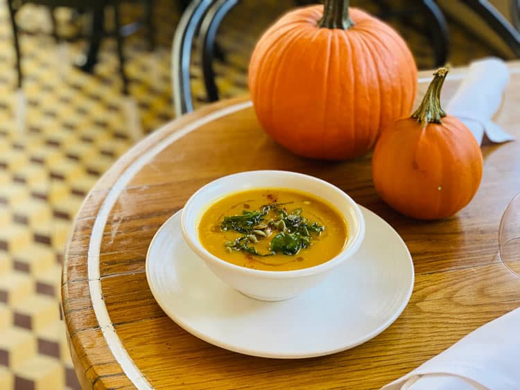 Sup labu musim gugur di The Standard Grill.  Foto oleh Standar