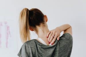 6 Tips to Relieve Neck and Back Pain While Traveling