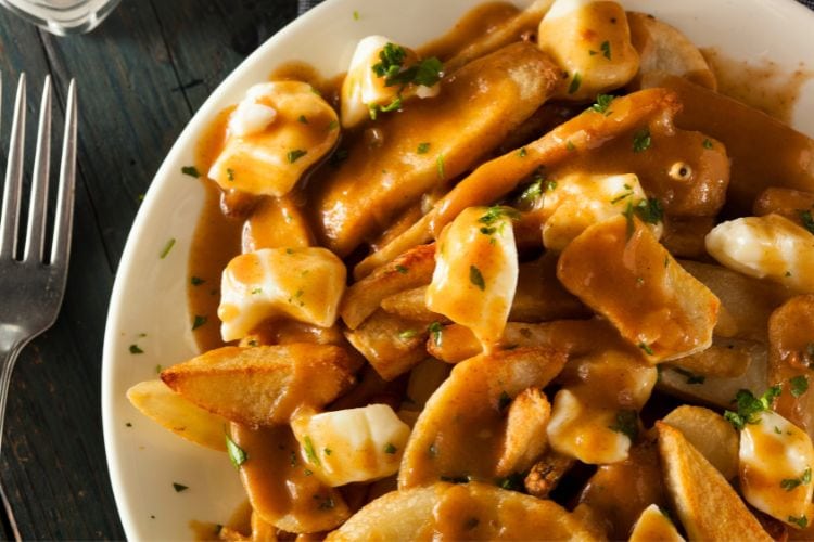 Plate of poutine