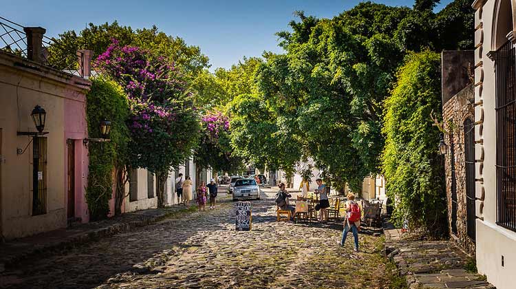 Cobblestone streets and cafes in Colonia Del Sacramento