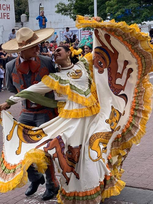 800 Ballet folklórico dancers set a World Record for the world's largest folkoric dance. Photo by Maribeth Mellin