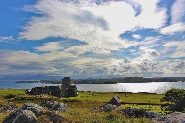 Scotland Iona Abbey. Photo by Caroline Hall, Unsplash