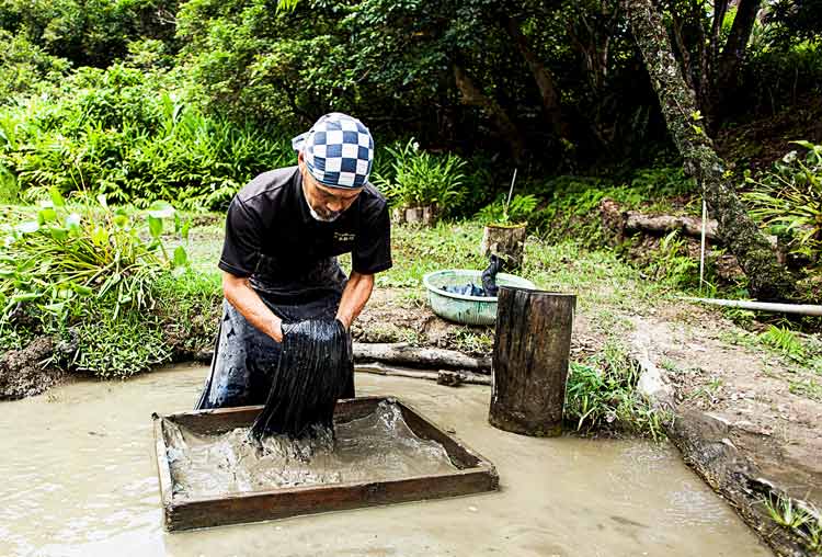 Dying kimonos in the mud.