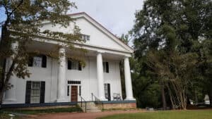 Charming Downtown Roswell, Georgia: A True Southern Experience
