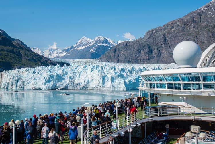 Glacier adventure cruise in Alaska