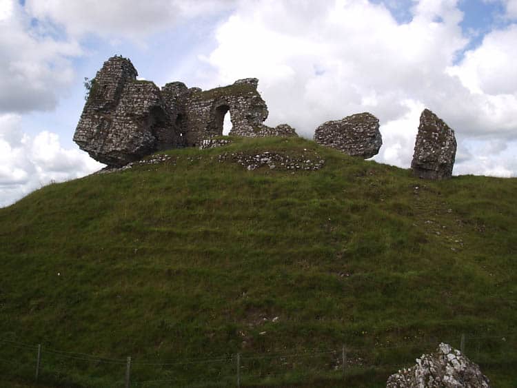 Clonmacnoise castle ruins