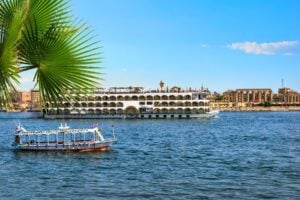 A cruise along the Nile is a great way to see Egypt's top sights. Image by zevana from Изображения пользователя Ekaterina Kolesnik via Canva