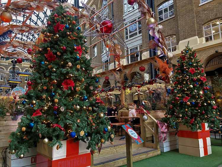 Hay's Galleria decorated for the holidays
