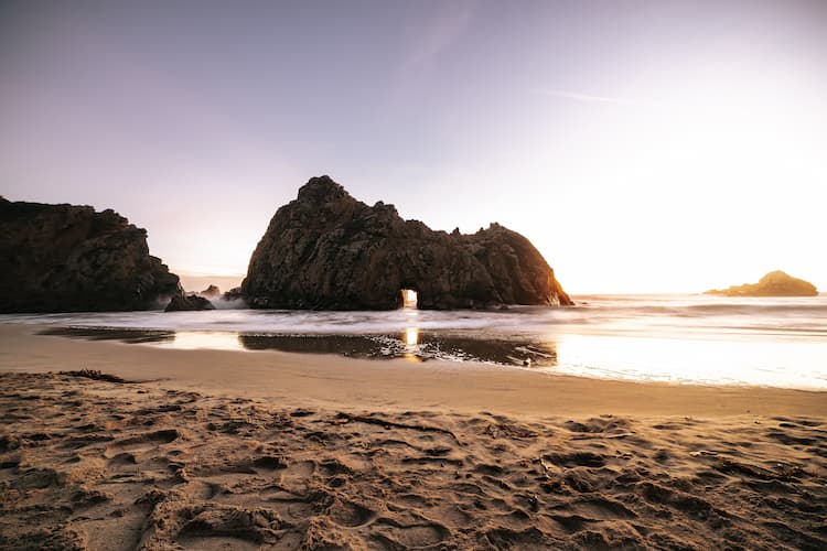 Beach in USA. Photo by Kehn Hermano