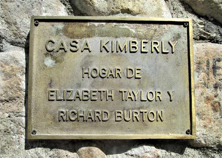 Plaque: Kimberly House - Home of Elizabeth Taylor and Richard Burton. Photo by Victor Block