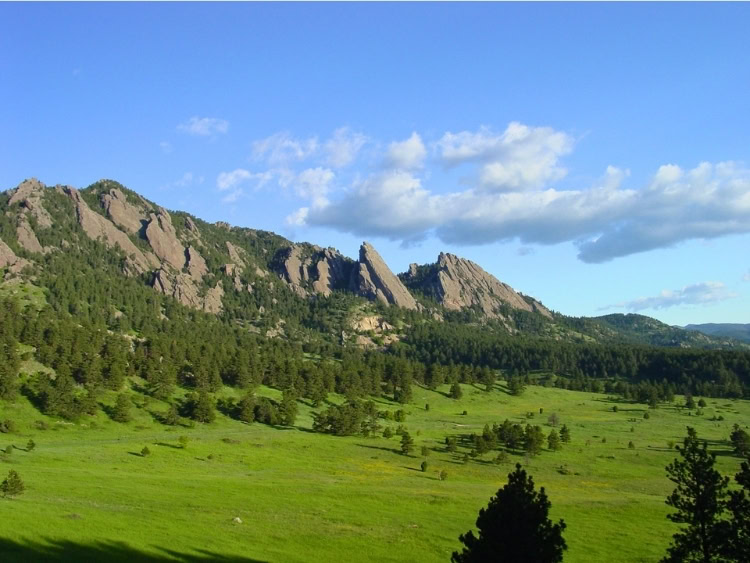 Boulder mountain parks. Photo by raclro from Getty Images Signature via Canva 