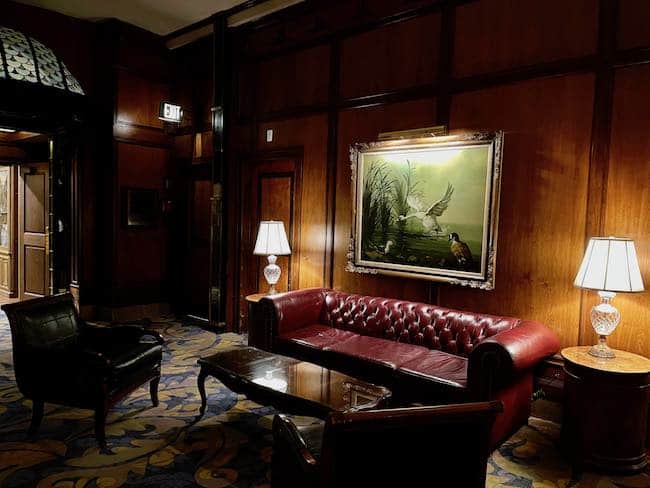 Traditional conversational grouping outside meeting rooms on the second floor. Photo by Claudia Carbone