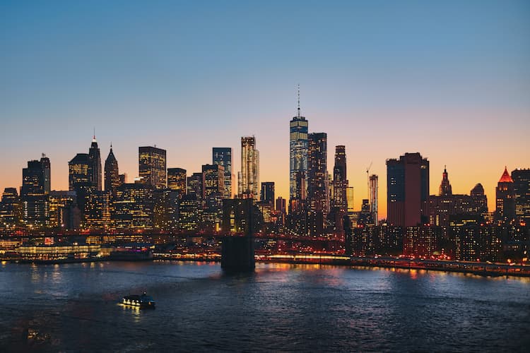 Manhattan Bridge, New York, United States. Photo by Luca Bravo