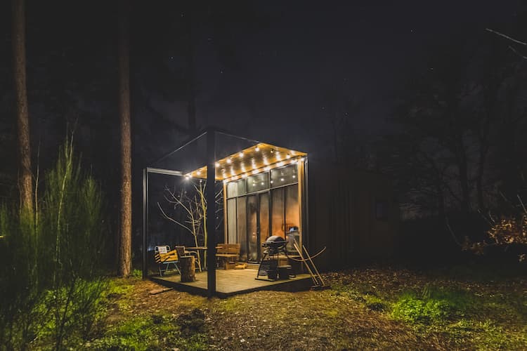 Kabin di Hutan.  Foto oleh Bram Van Oost