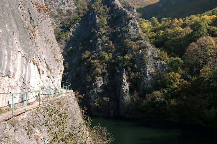 Matka Canyon hiking trail on steep cliff. Photo by Thomas Später