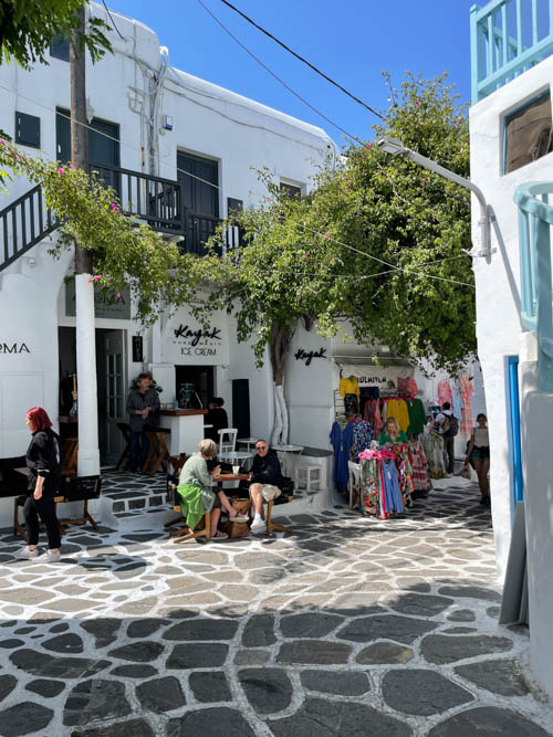 Shopping in Matoyianni Street – Things to do in Mykonos