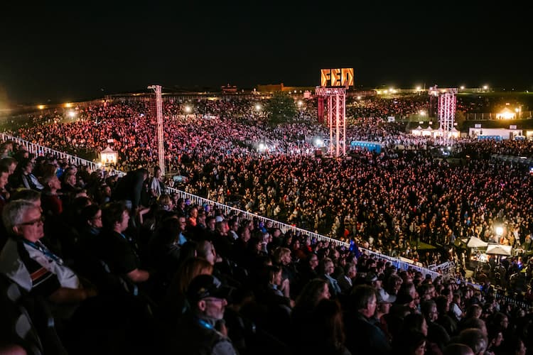 Up to 90,000 fans crowd the largest venue at FEQ on the Plains of Abraham, the spot where the British wrested control of Québec from the French in 1759. Photo by Renaud Philippe
