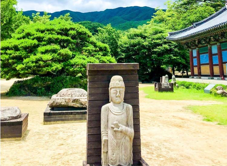 Jikjisa Temple statue