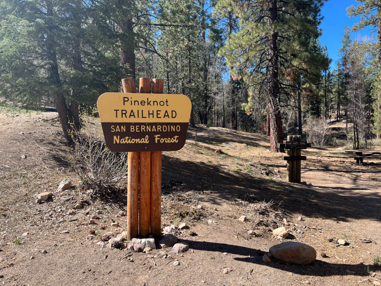 Pineknot Trailhead sign