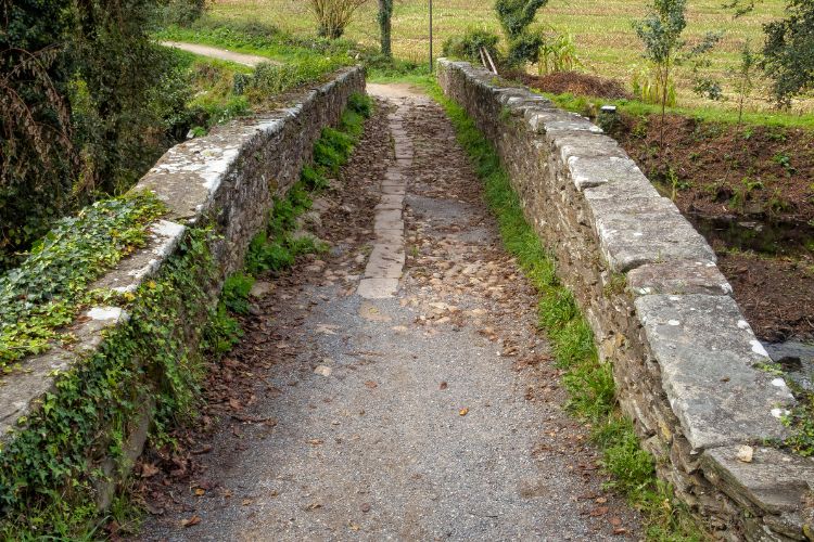 Old stone bridge in Sarria