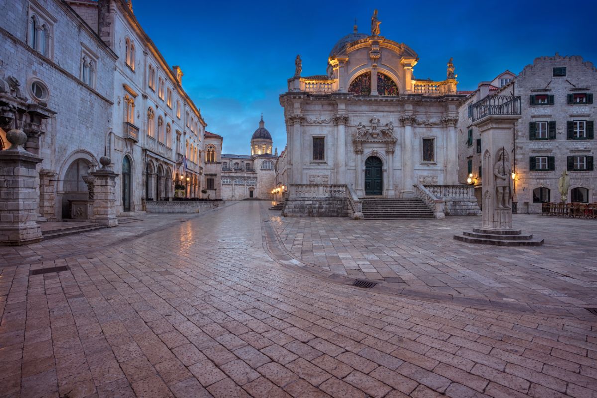 Loggia Square