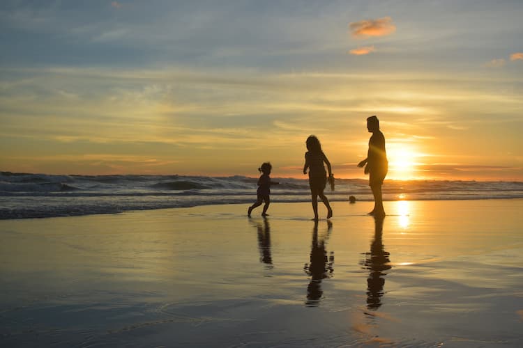 Family vacation. Photo by Aliko Sunawang