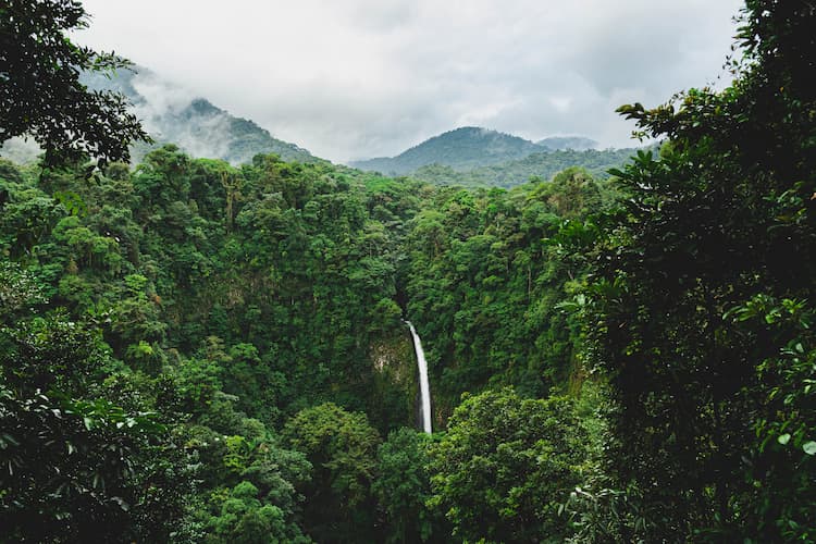 La Fortuna Waterfall, Alajuela, La Fortuna, Costa Rica. Photo by Etienne Delorieux, Unsplash