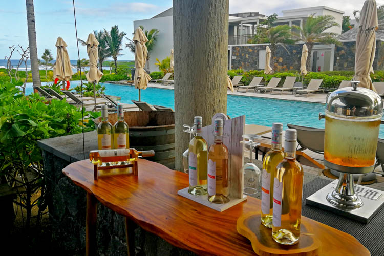Where to stay in Mauritius Anantara IKO Mauritius wine bar and pool