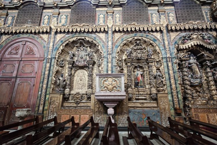 Stunning interior of Santa Clara Church