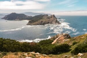 The stunning Cies Islands are worth the effort to reach. By bsanchezsobrino from Getty Images via Canva