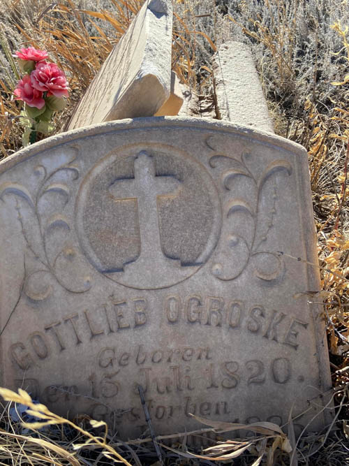 Pioneer Cemeteries Hope Lutheran gravestone of Gottlieb Ogroske born 1820