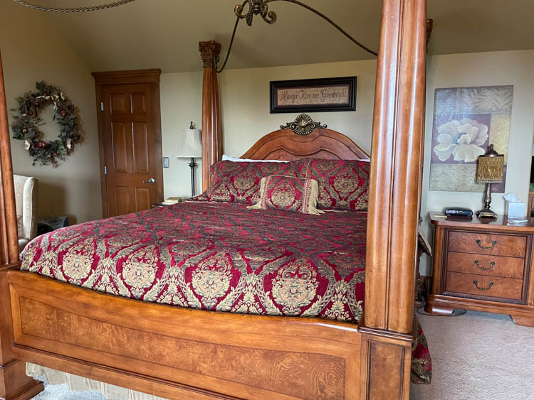 Rogue Valley Oregon A bed fit for a king at Orchard Home Bed & Breakfast