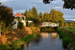 Rogue Valley Oregon Medford feature image from Canva