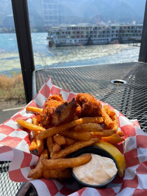 Fish and chips dengan pemandangan di Stevenson