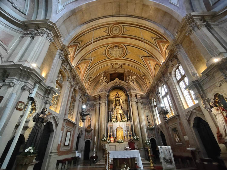 Alfama Church of Saint Anthony interior