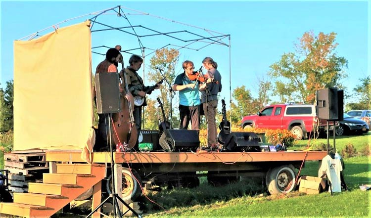 The local entertainment at South Hill Cidery in Ithaca, NY is very popular. Photo by Victor Block