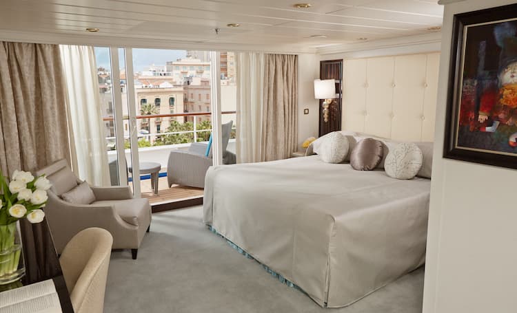 Regent Seven Seas Mariner bedroom. Photo courtesy of Regency Seven Seas