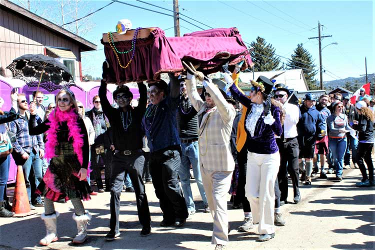 “Pallbearers” carrying coffins race during Frozen Dead Guy Days in Nederland, Colorado. Photo by Bdingman/Dreamstime