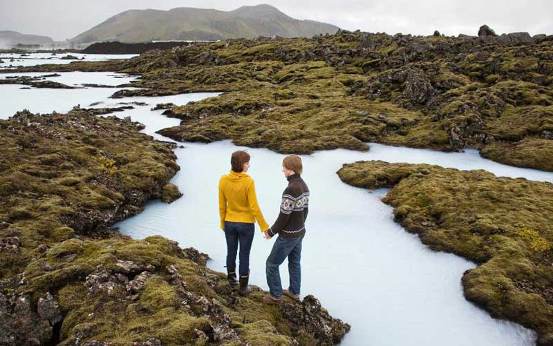 Ada begitu banyak tempat indah untuk dijelajahi bersama di Islandia.  Foto oleh Canva