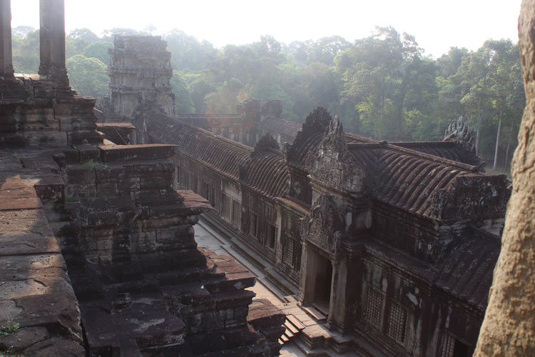 Pemandangan dalam Angkor Wat
