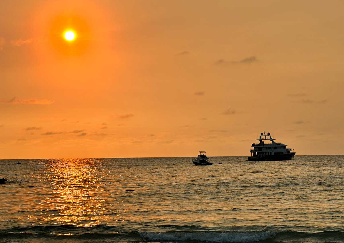 Kontiki Wayra sails along the Ecuadorean Coast at sunset. Photo by Janna Graber