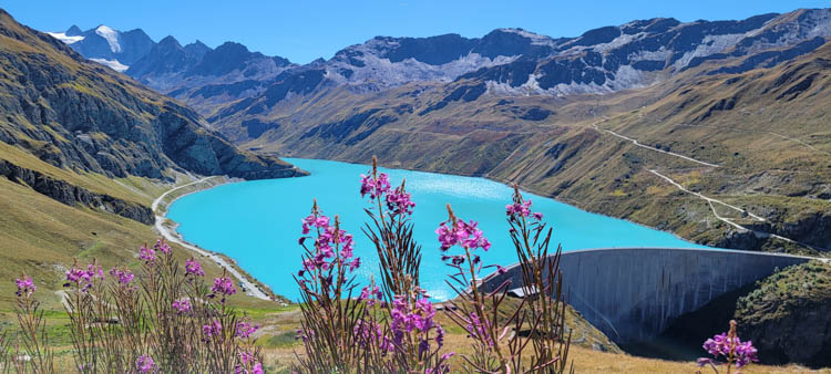 Lac du Moiry, an ethereal shade of blue