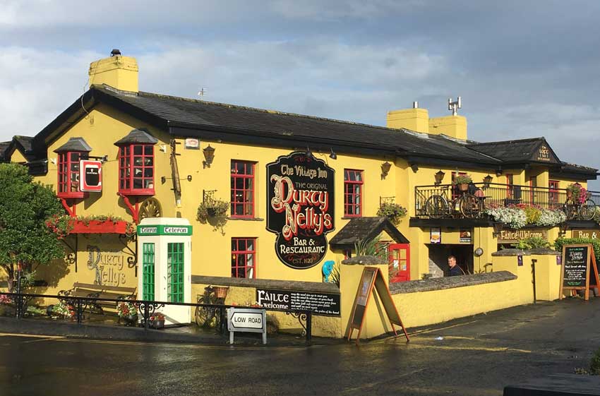 Durty Nelly's 是爱尔兰最具标志性的爱尔兰酒吧之一。图片 Flickr/Jeremy Polanski