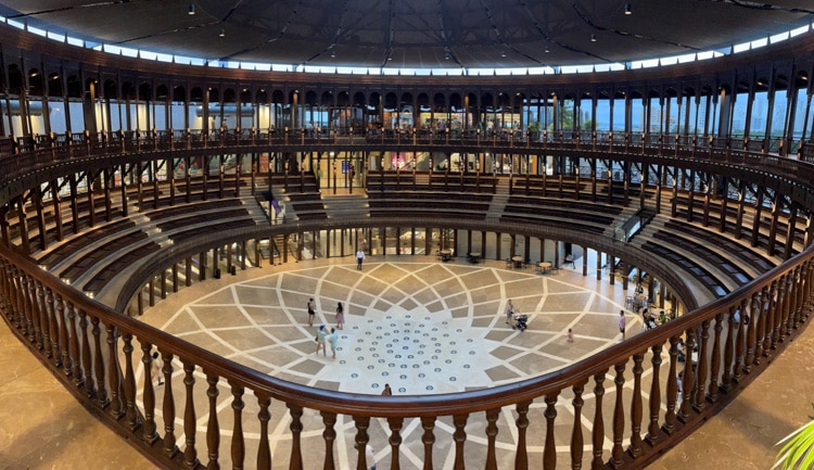 The modern shopping center in the Old Town of Cartagena was built on top of an old bull fighting ring and keeps its historic shape with a courtyard that has live music and fountain displays